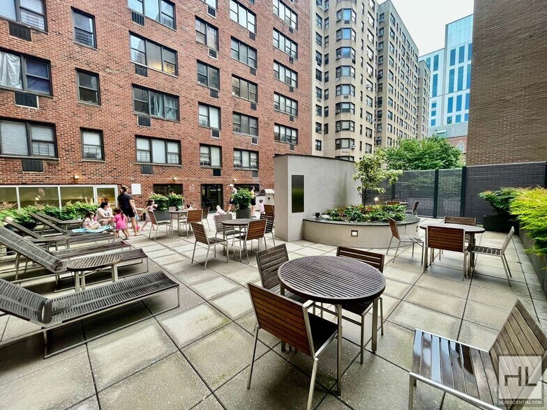 Building Photo - East 79th Street