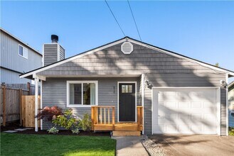 Building Photo - Updated 3 bed, 2 bath home in Greenwood