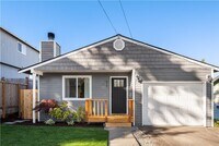 Building Photo - Updated 3 bed, 2 bath home in Greenwood