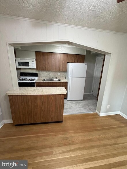 Building Photo - 229 Endsleigh Ave