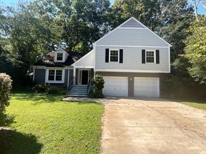 Building Photo - Northwest Greensboro, 4 bedroom, 3 bathroo...