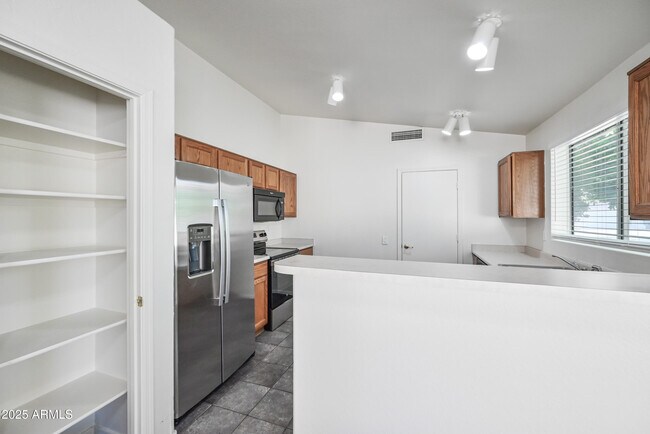 Building Photo - 641 E Gail Dr