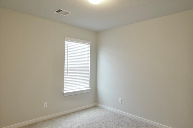 Building Photo - 3207 Tilley Dr
