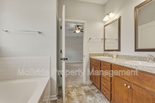 Building Photo - 1653 Tralee Ct