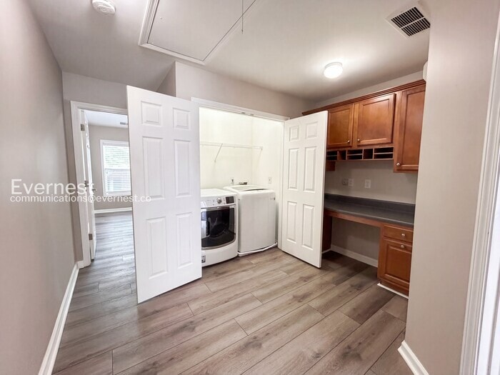 Building Photo - 1831 Willow Branch Ln