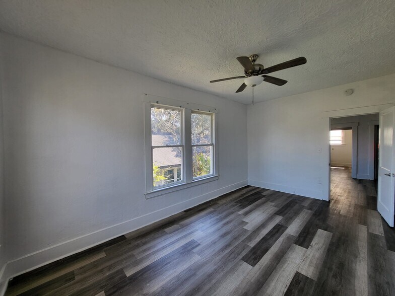 Building Photo - 234 E 18th St