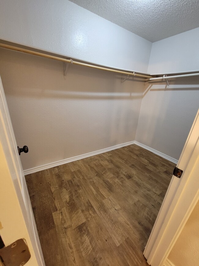 Building Photo - 900 N 8th St