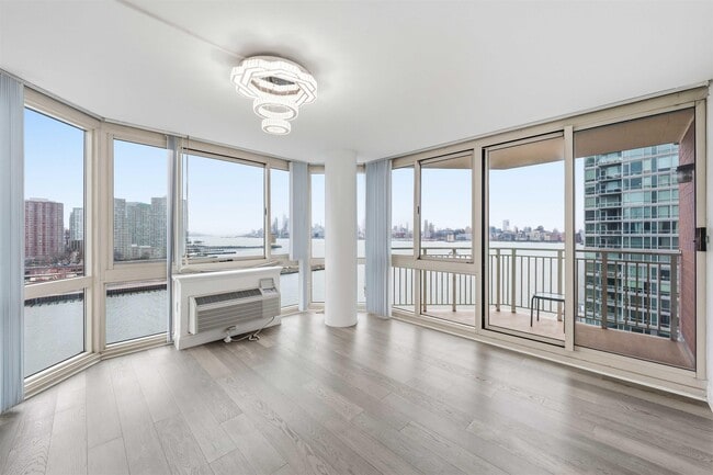 Building Photo - 20 2nd St