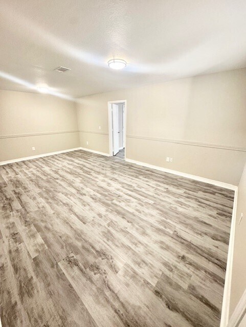 Building Photo - 601 Skyview Dr