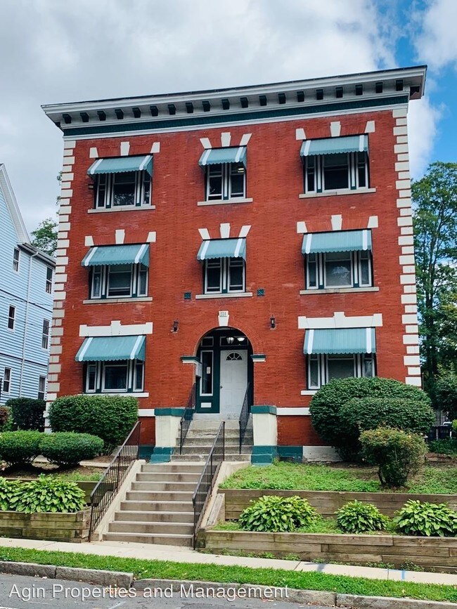 Primary Photo - 226 S Whitney St