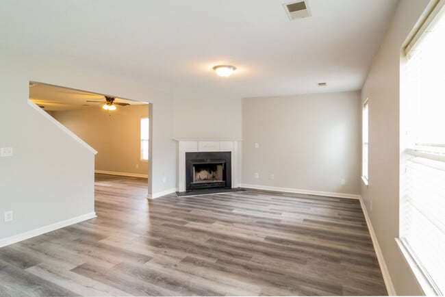 Building Photo - 121 Macallan Ct