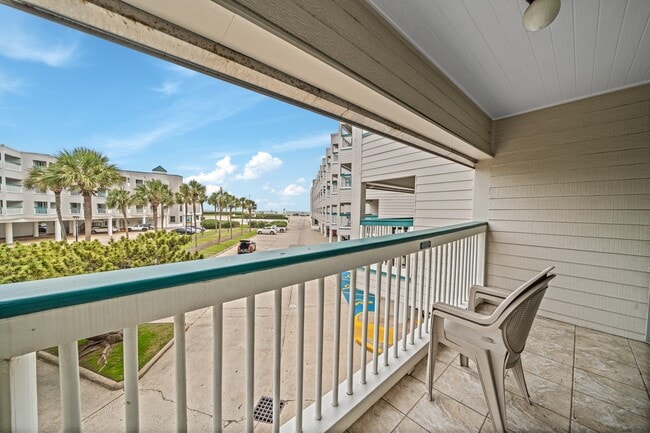 Building Photo - 6102 Seawall Blvd