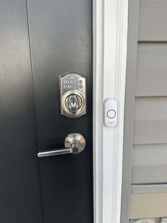 Building Photo - The Hills Townhomes 301-310