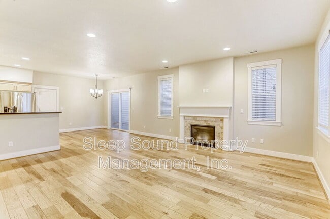 Building Photo - 570 SW 201st Ave