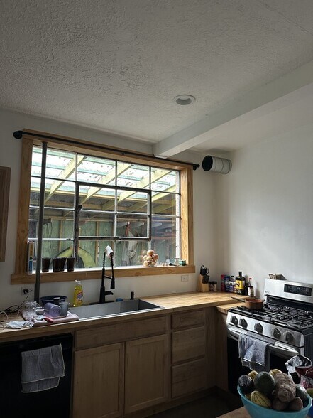 Building Photo - 110 Forbush Ave