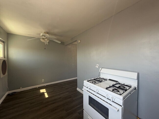 Building Photo - P156
