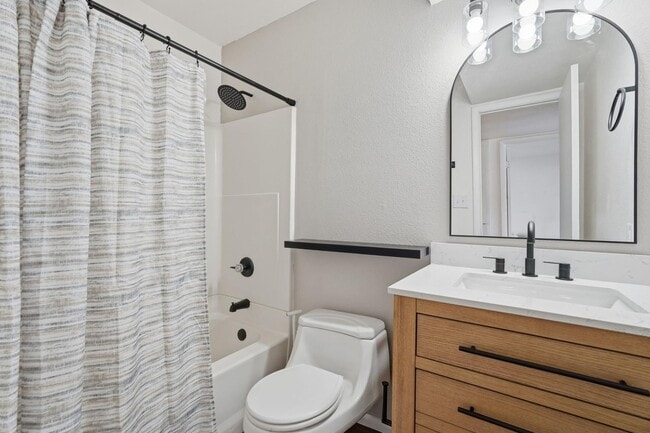 Building Photo - 1017 E Redfield Rd