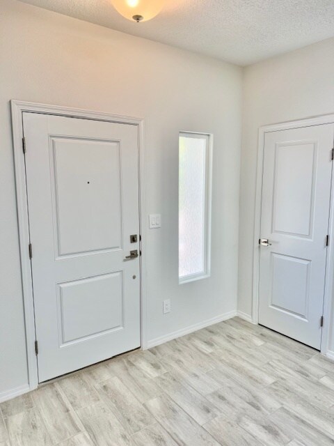 Building Photo - 6113 Strand Loop SE