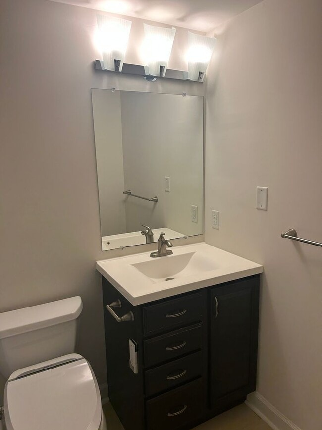Building Photo - Potomac Chase Townhouse For Lease