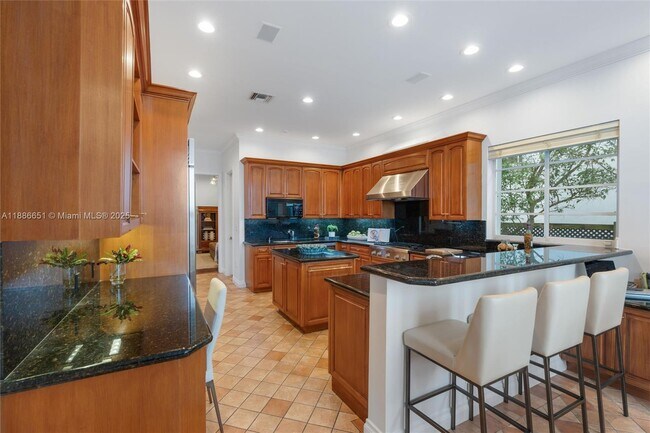 Building Photo - 305 N Hibiscus Dr