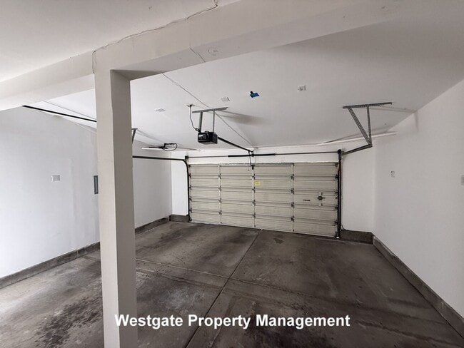 Building Photo - 328 Smith Dr