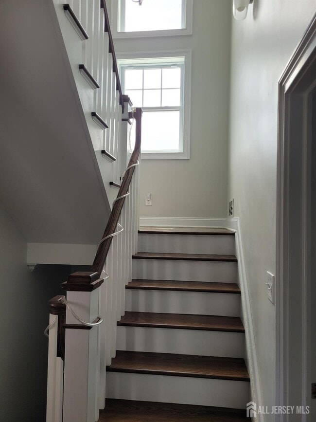 Building Photo - 312 St Louis Ave