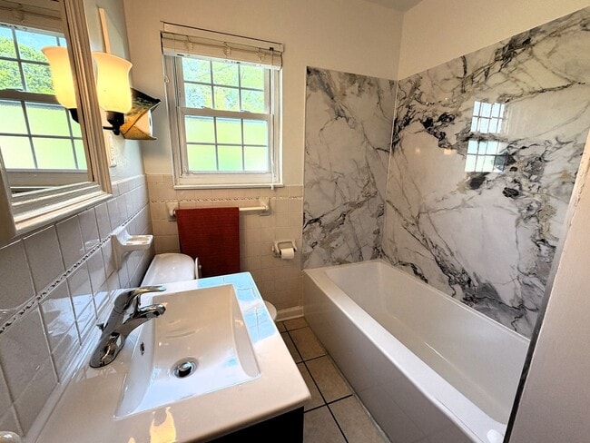 Building Photo - Hilltop Charm in Floyds Knobs – Spacious All-Brick Beauty with Room to Grow!