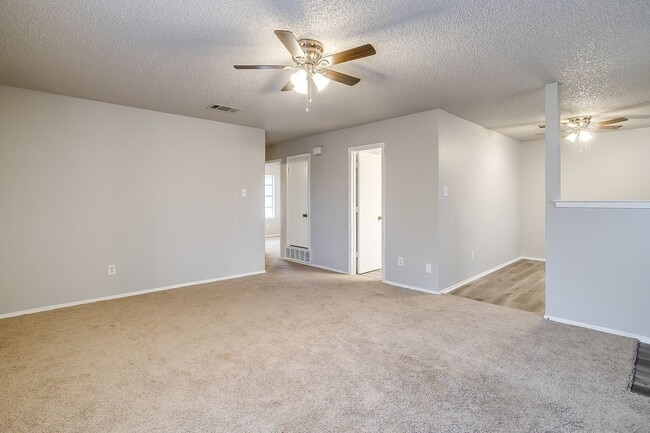 Building Photo - 2521 Indigo Ln