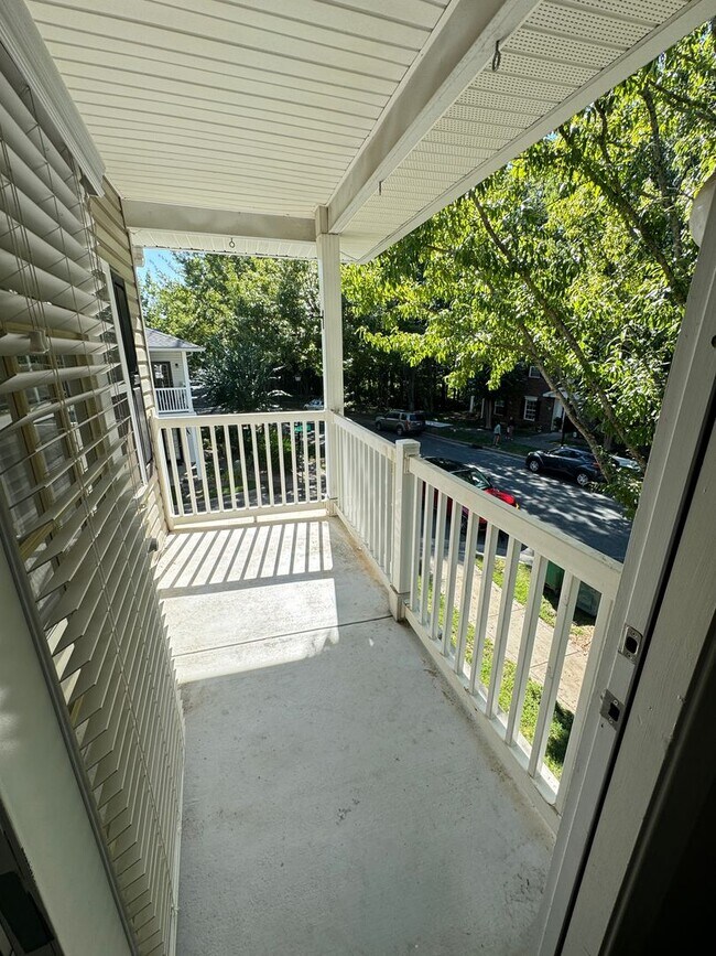 Building Photo - Beautiful 2 bed 2 bath Condo - In Great Lo...