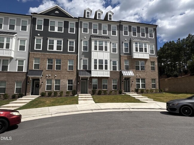 Building Photo - 602 Market Grove Dr
