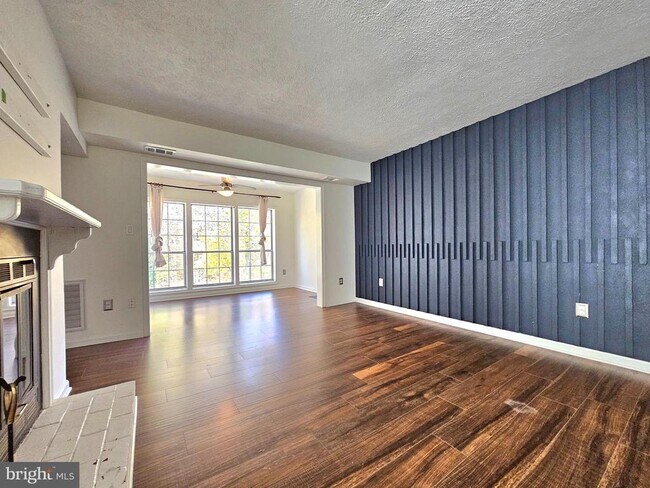 Building Photo - 7660 Willow Point Dr