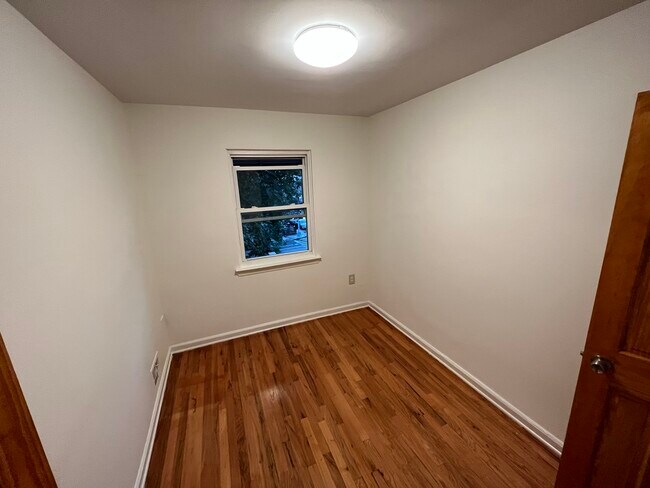 Building Photo - 3720 Bronxwood Ave