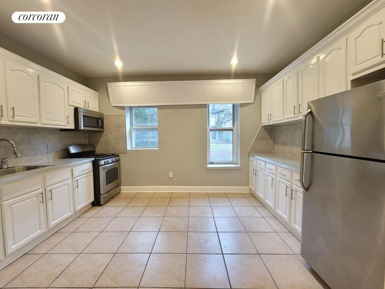 Primary Photo - 656 MacDonough St