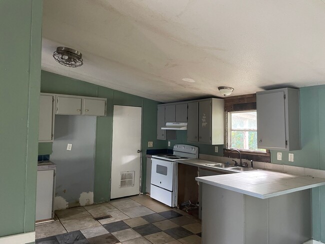 Building Photo - 3 or 4 BR, 2 Bath 1,680 sq ft doublewide m...