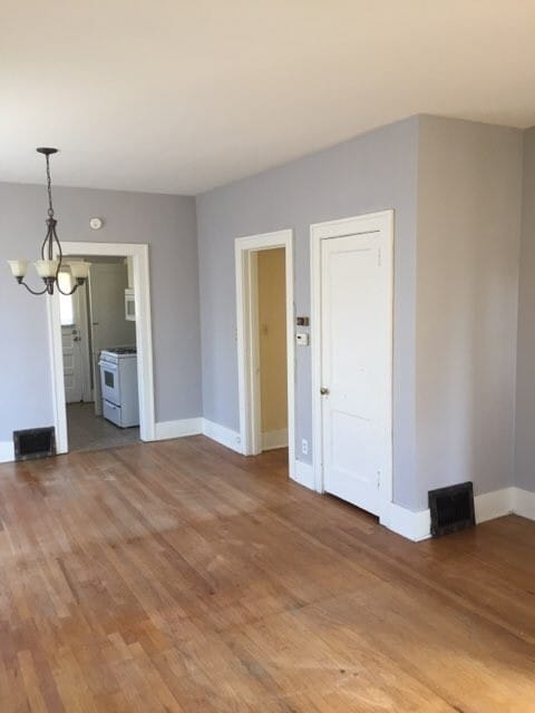 Building Photo - COMING SOON!! 2 bed 1 bath Moline home with garage!