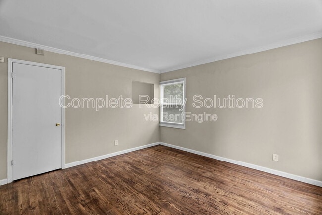 Building Photo - 270 Estridge Rd