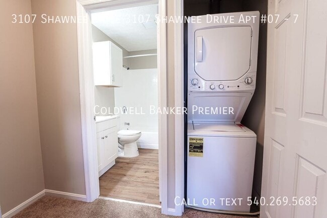 Building Photo - 3107 Shawnee Dr