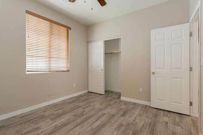 Building Photo - 8611 Splendid Leaf Ct