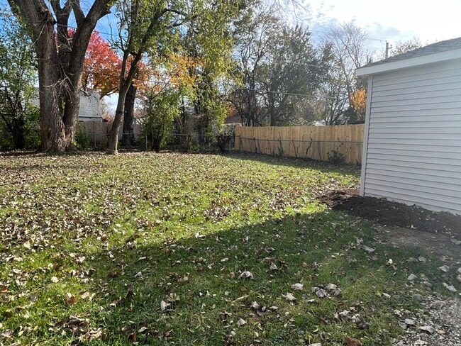 Building Photo - 1816 Kelly Ave