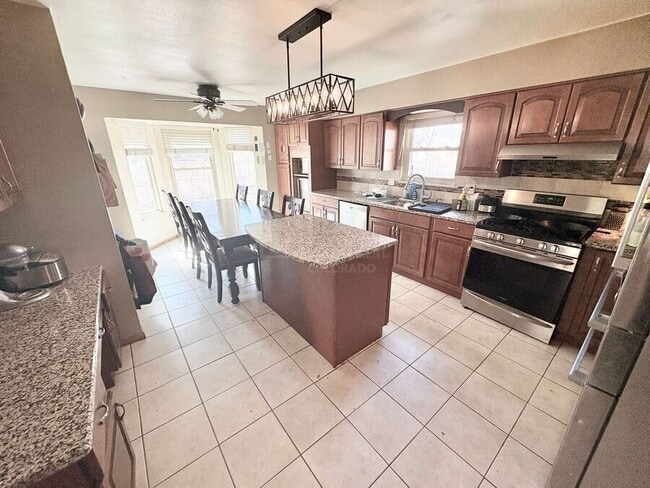 Building Photo - 12198 E Vassar Dr