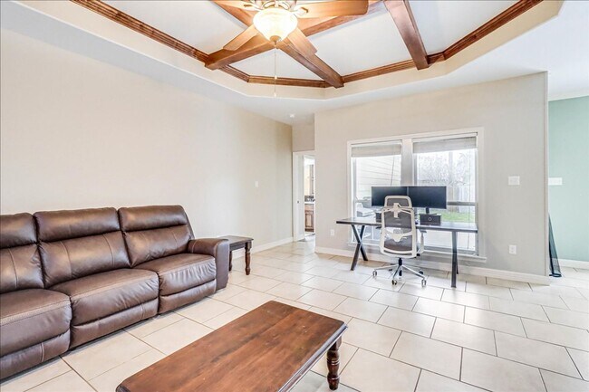 Building Photo - 2518 Date Palm Dr