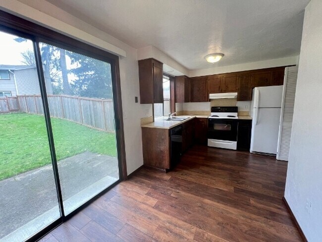 Building Photo - Hawk's Prairie Duplex