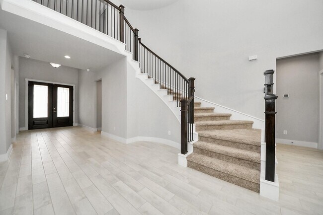 Building Photo - 1500 Sunrise Gables Dr