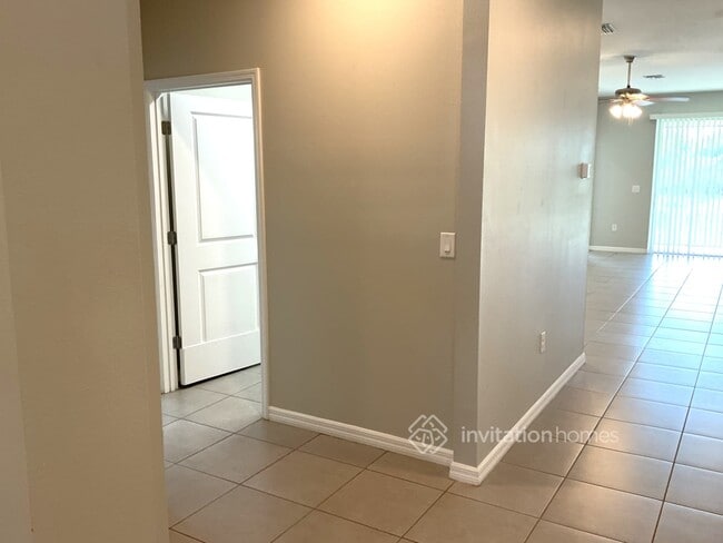 Building Photo - 3711 Wayfarer Wy