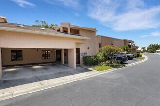 Building Photo - 2 Bed 2 Bath Unfurnished Condo - Sarasota