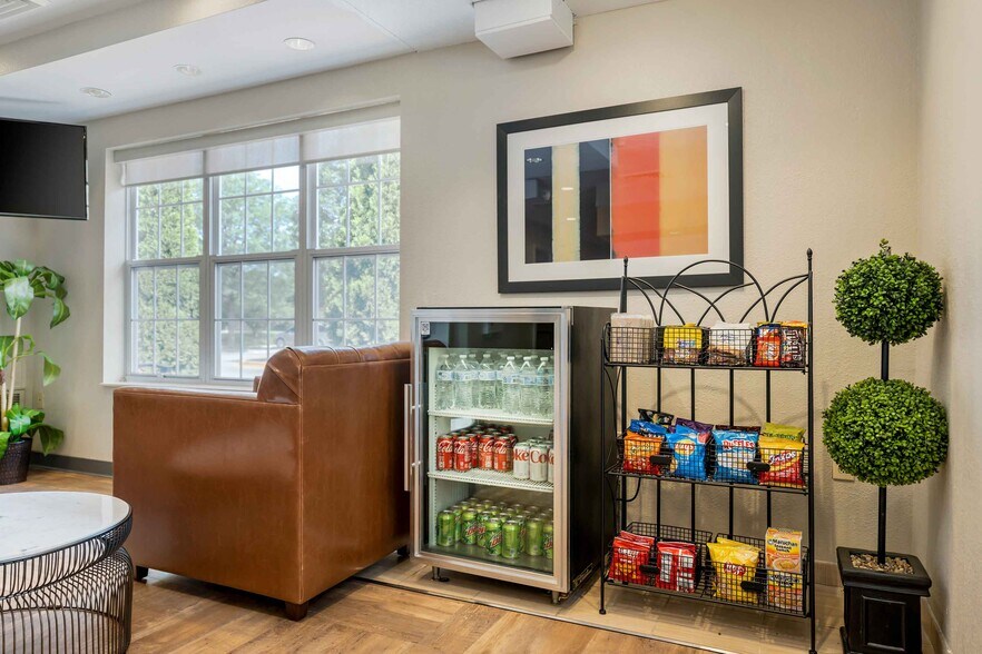 Building Photo - Furnished Studio-Chicago - Elgin - West Dundee