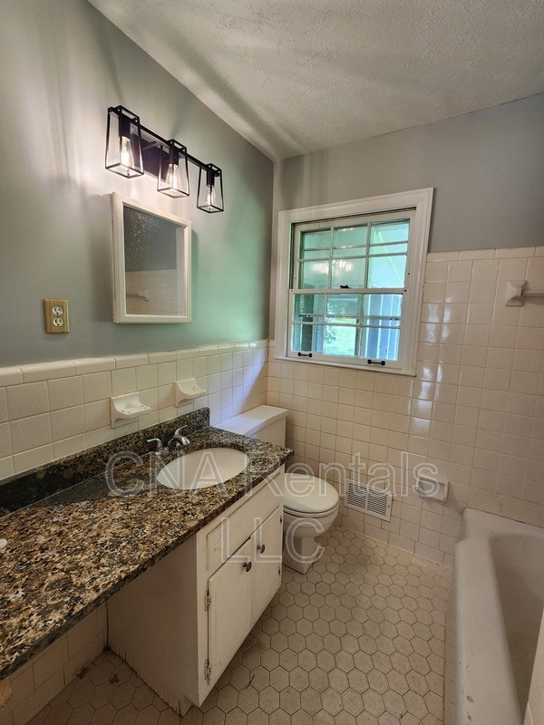 Building Photo - 626 Honeybear Ln