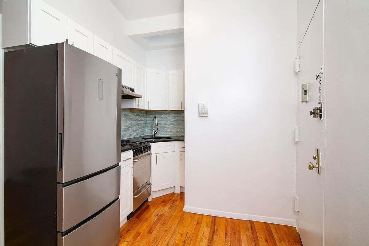 Building Photo - 400 E 53rd St