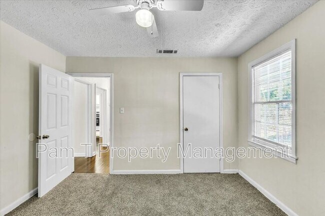 Building Photo - 2310 Lorraine Dr
