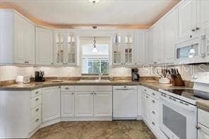 Building Photo - 7860 Holiday Dr
